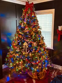 The Christmas Tree House EXPO/TU/Cherry St - Image 4