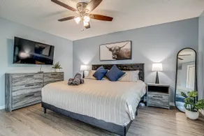 Red Rocks Landing | Hot Tub • Yard • BBQ • Garage - Image 5