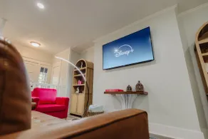 Centrally Located King Bed Midtown Liberty 2695 - Image 3