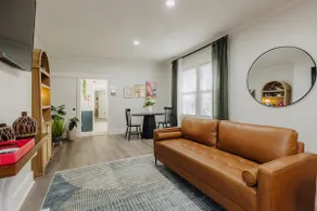 Centrally Located King Bed Midtown Liberty 2695 - Image 5