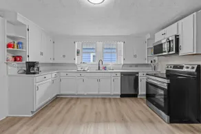 2BR Near Motor Speedway - Deck - Sleeps 6 - BBQ - Image 4