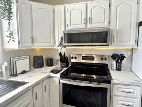Modern 2BR Apartment • Quiet • Near Hospital/Shops - Image 5