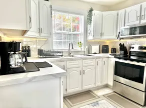 Modern 2BR Apartment • Quiet • Near Hospital/Shops - Image 3