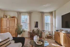 Light filled Apartment in Historic Hotel - Image 2