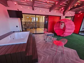 Jacuzzi in Loft for a romantic getaway - Image 3