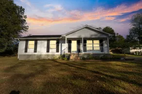 Cozy 3BR Oasis | Near Old Town - Image 2