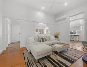 Charming 4BR Family Home w/ Yard in Newmarket - Image 3