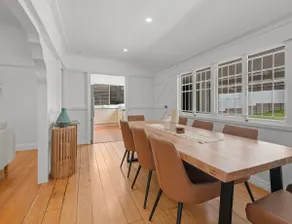 Charming 4BR Family Home w/ Yard in Newmarket - Image 4