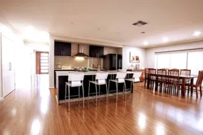 South Morang 4BR Gem: Sprawling Yard + Parking - Image 4