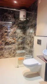 Spacious 3 BHK: Luxurious Home with Private Pool - Image 4
