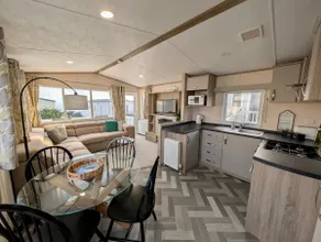 Sea View Chalet Steps from Durdle Door | Sleeps 6 - Image 5