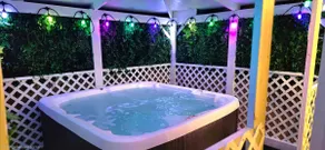 Bright & Stylish 4BR House with Hot Tub - Image 2