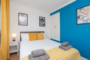 Open Mind Property - Hottub, Sleeps10 & Parking - Image 2