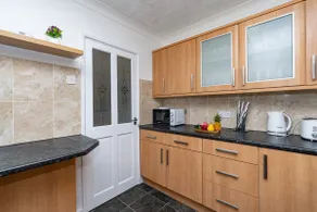 Open Mind Property - Hottub, Sleeps10 & Parking - Image 3