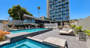 Boutique suite in a select location: close to everything - Image 2