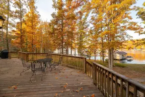 Spacious 6-bedroom waterfront w/incredible views - Image 2