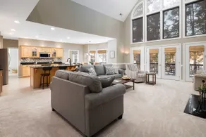 Spacious 6-bedroom waterfront w/incredible views - Image 3