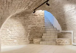 Charming, cool 6-bed apartment - Image 2