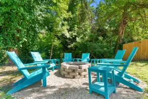 Spacious Renovated 4BR | Sleeps 10 - Image 4