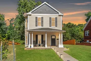 Spacious Renovated 4BR | Sleeps 10 - Image 2