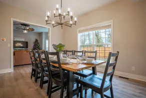Spacious renovated 4BR with fire pit - Image 3