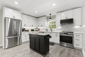 Spacious Renovated 4BR | Sleeps 10 - Image 3
