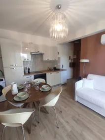 Central location! Air conditioning + amazing view, parking - Image 4