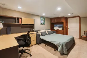 Stylish, Cozy Lower Suite in Quiet Neighborhood - Image 4