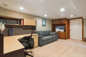 Stylish, Cozy Lower Suite in Quiet Neighborhood - Image 5