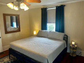 Historic downtown apartment A 1892 with hot tub - Image 3