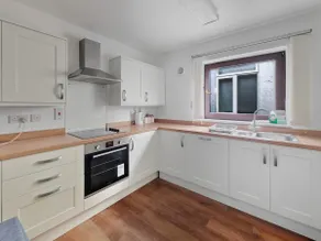 Spacious 4 Bedroom Flat, Perfect for trade teams - Image 3