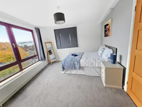 Spacious 4 Bedroom Flat, Perfect for trade teams - Image 2