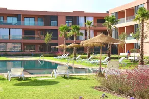 Chic 2BR/2BA • Pool View • Calm-Secure • Fast WiFi - Image 4