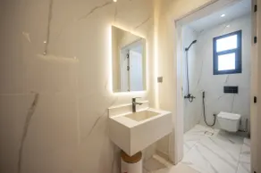 Studio with bedroom, bathroom and self check-in - Image 4