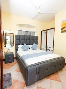 Cosy 1 BR with Swimming Pool & Garden & 25 Mins to Airport - C04 - Image 4