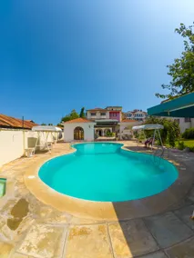 Cosy 1 BR with Swimming Pool & Garden & 25 Mins to Airport - C04 - Image 2