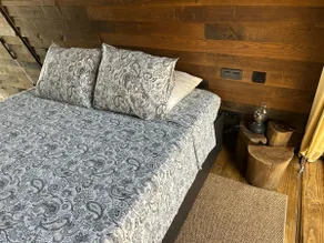Cabin in Vera Black - Image 2