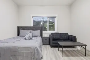 7 Min to Airport | AC | 4BR 3.5BA + Den - Image 5