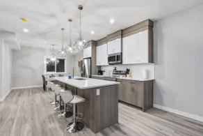 7 Min to Airport | AC | 4BR 3.5BA + Den - Image 4