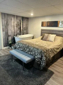 Welcome to your urban escape! with HOT TUB - Image 2