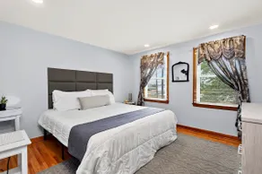 Buffalo Airport Retreat: Spacious-Relaxing-Parking - Image 3