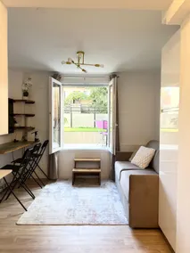 Cozy 2-Room Apartment with Terrace & Air Conditioning, Close to the Paris Metro - Image 2