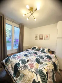 Cozy 2-Room Apartment with Terrace & Air Conditioning, Close to the Paris Metro - Image 5