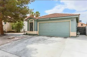 Stunning 3 bedroom 2 bath house with pool - Image 4