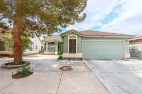 Stunning 3 bedroom 2 bath house with pool - Image 2