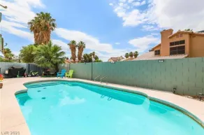Stunning 3 bedroom 2 bath house with pool - Image 5