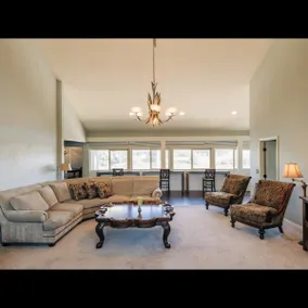 Spacious Riverfront Getaway & Views - Image 3