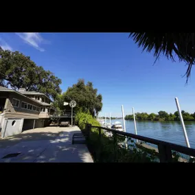 Spacious Riverfront Getaway & Views - Image 5