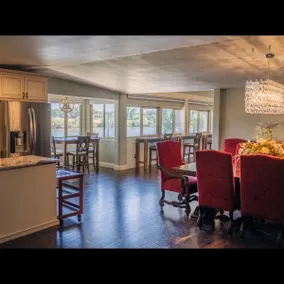 Spacious Riverfront Getaway & Views - Image 4