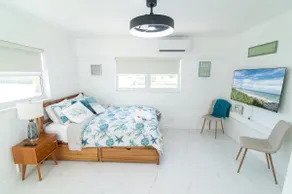 Cozy Coastal Studio Short Walk to the Beach - Image 2